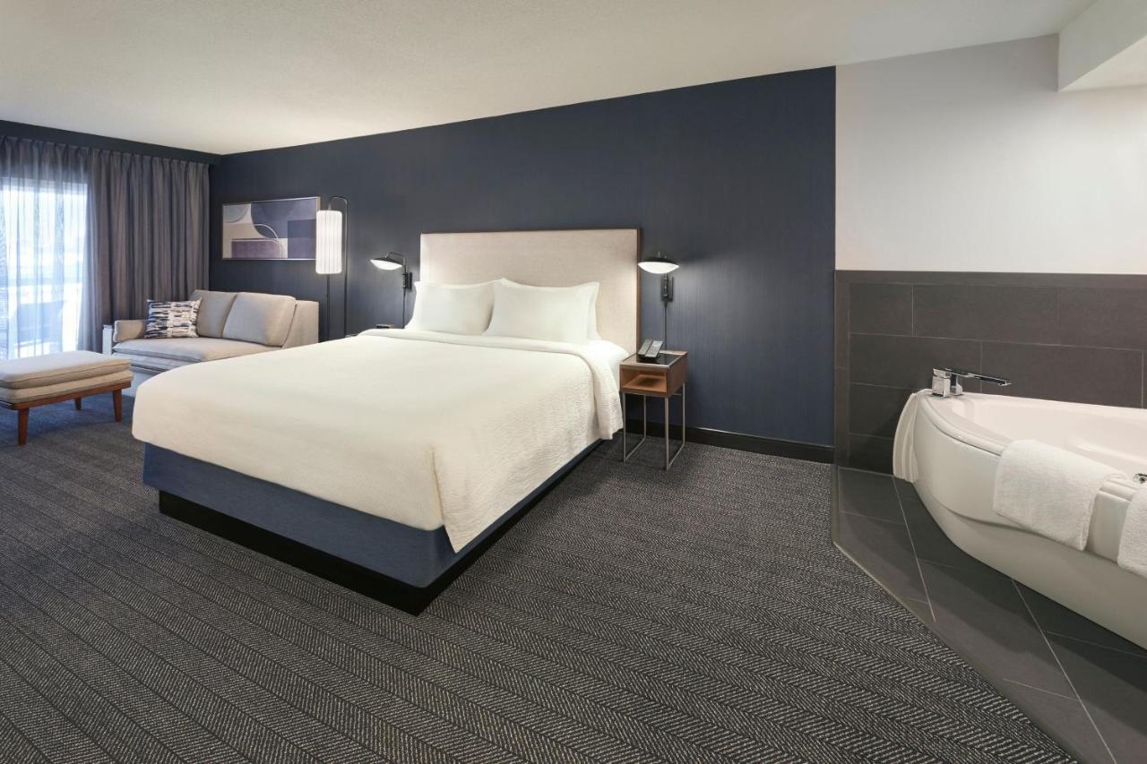 Courtyard By Marriott Toronto Mississauga/Meadowvale Hotell Exteriör bild
