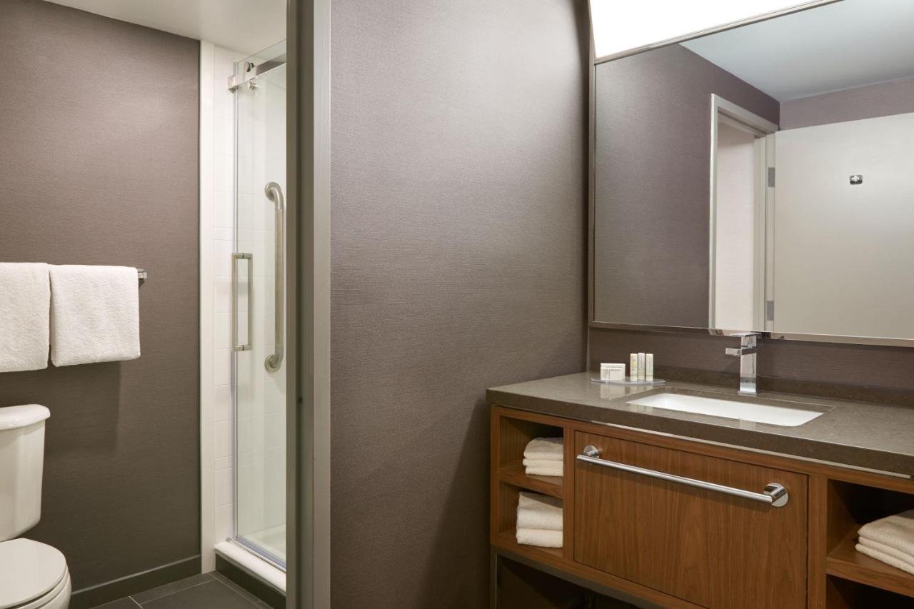 Courtyard By Marriott Toronto Mississauga/Meadowvale Hotell Exteriör bild